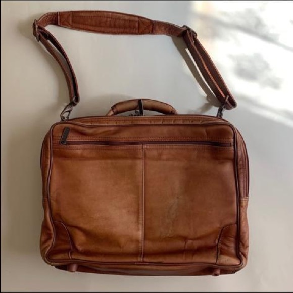 Avenues in leather Messenger Bag - Picture 8 of 10